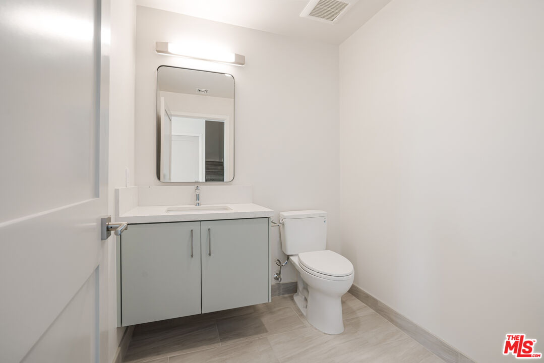 3308 Mentone Ave Unit: 203