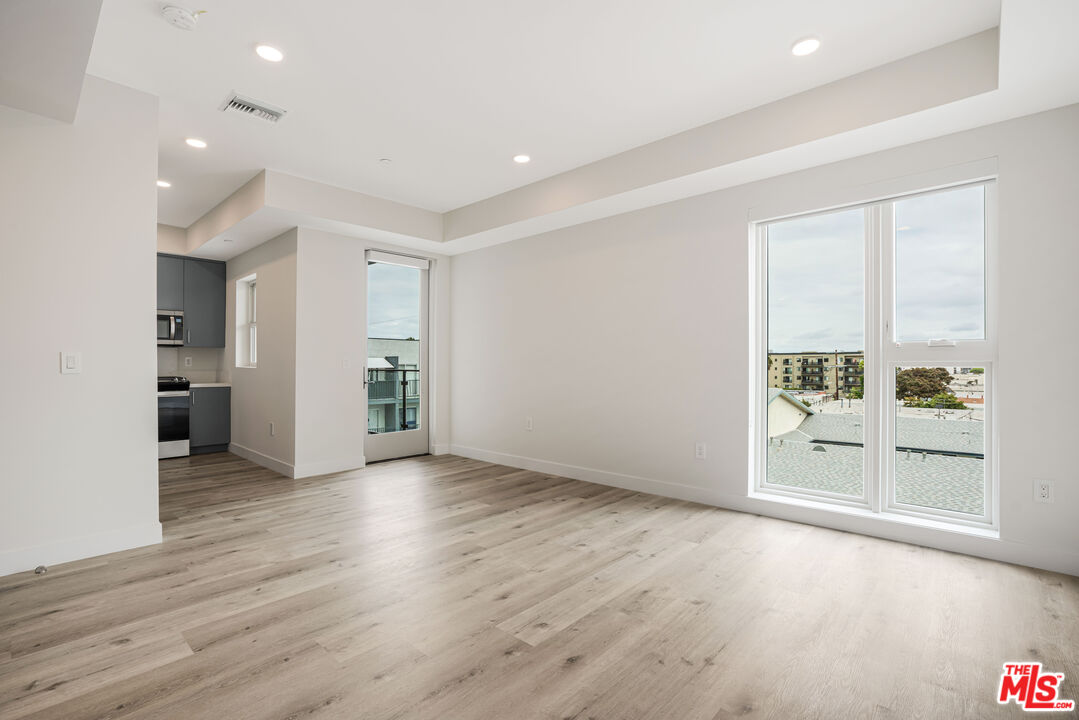 3308 Mentone Ave Unit: 203
