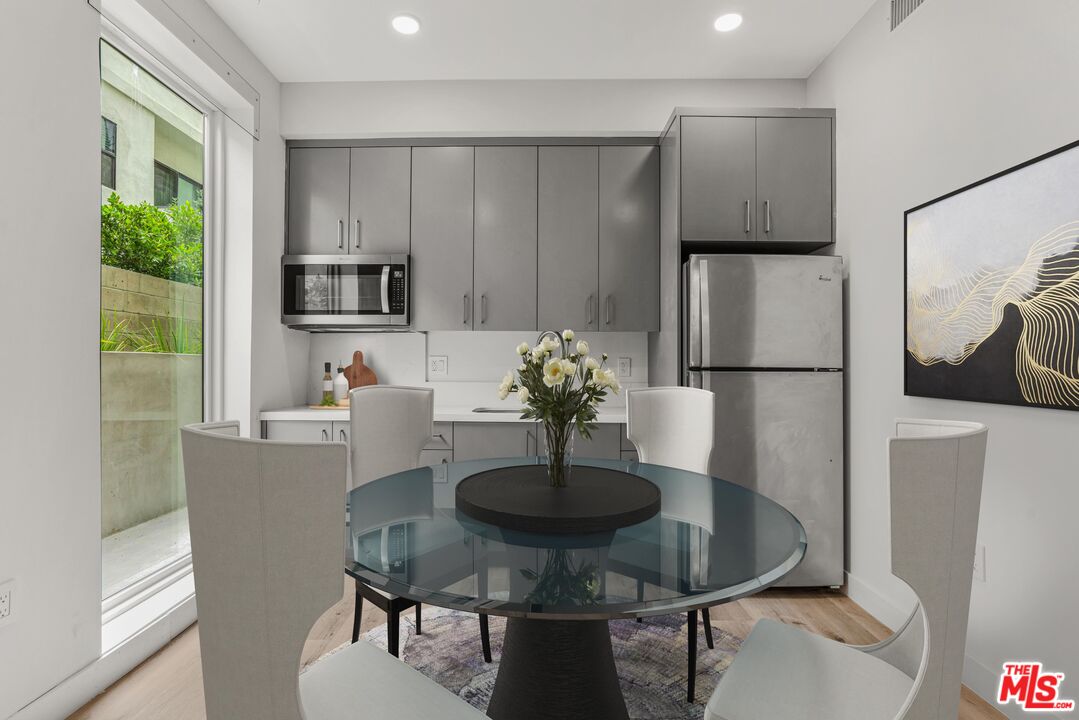 3308 Mentone Ave Unit: 203