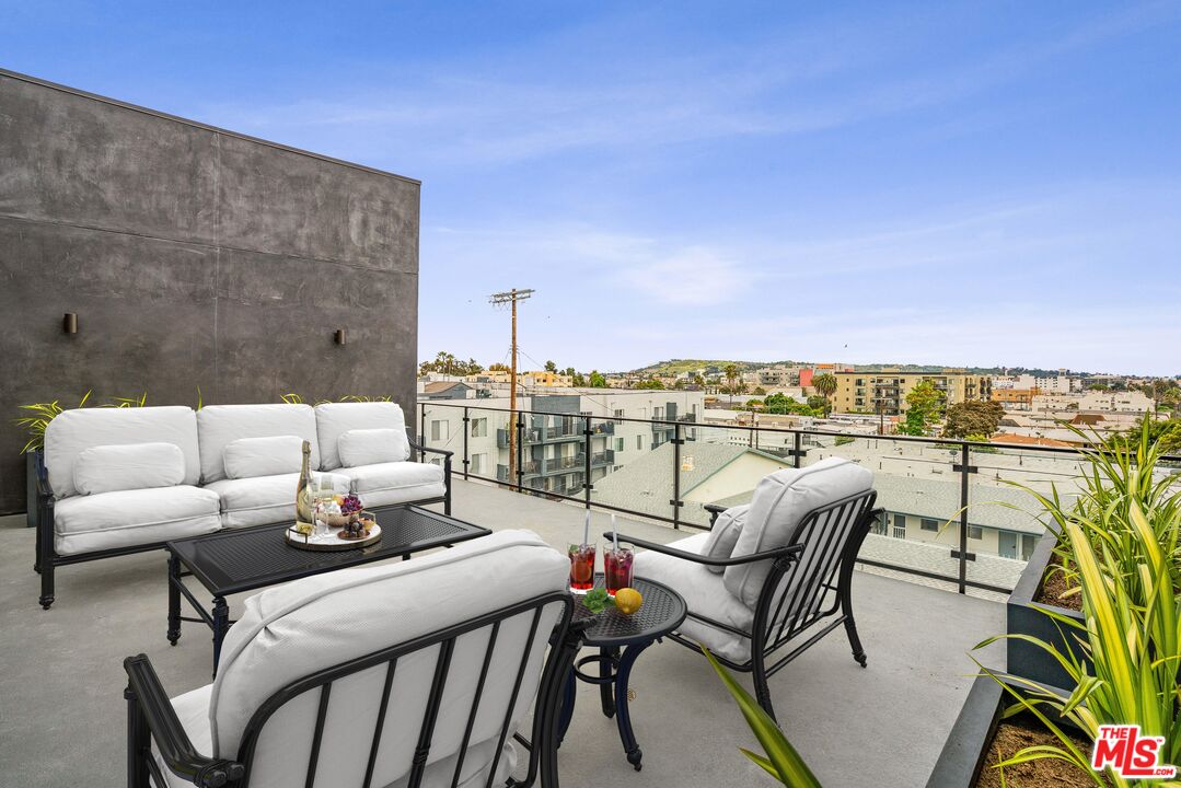 3308 Mentone Ave Unit: 203