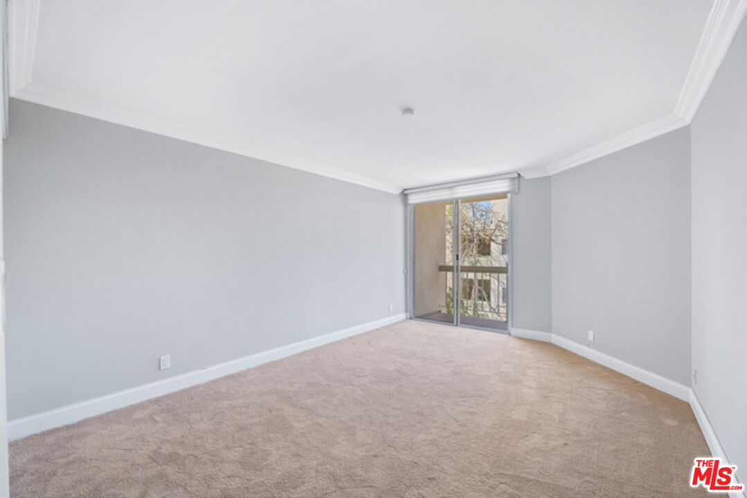 1230 N Sweetzer Ave Unit: 302