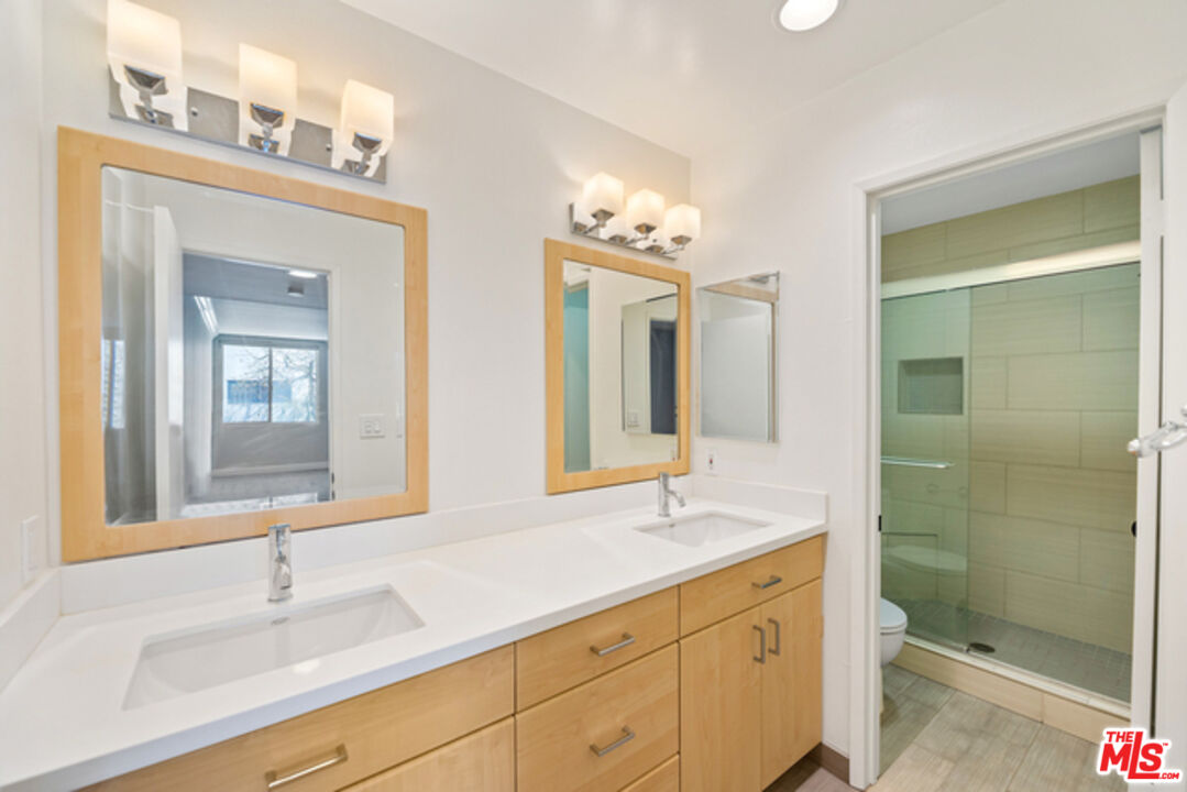 1230 N Sweetzer Ave Unit: 302