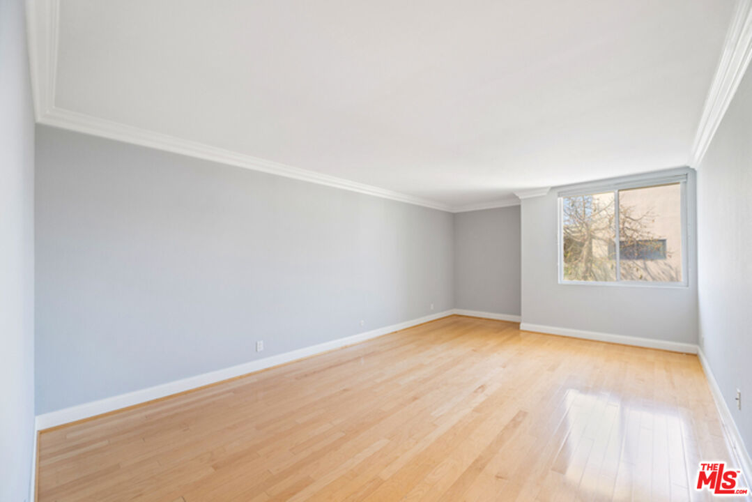 1230 N Sweetzer Ave Unit: 302