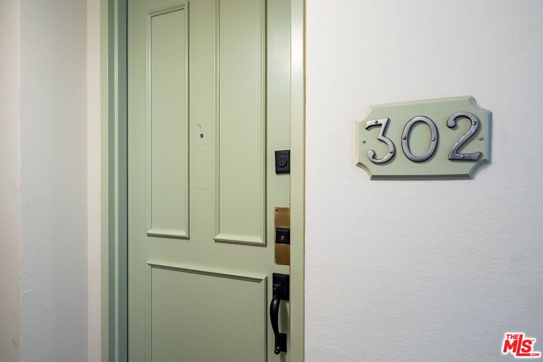 1230 N Sweetzer Ave Unit: 302