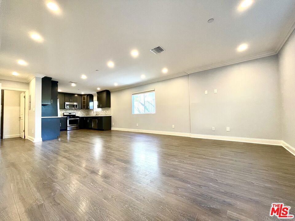 7111 1/2 S La Cienega Boulevard