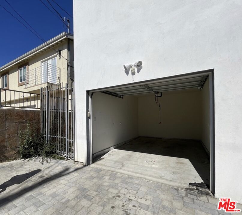 7111 1/2 S La Cienega Boulevard
