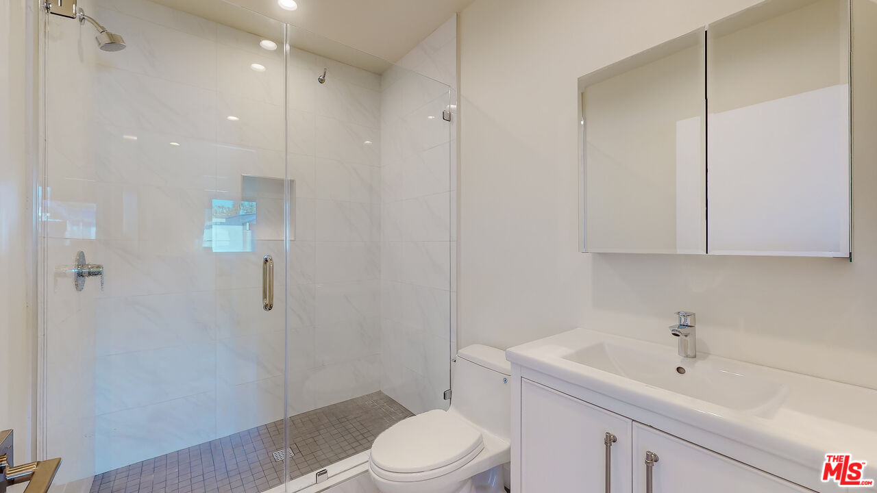 2520 5th St Unit: B