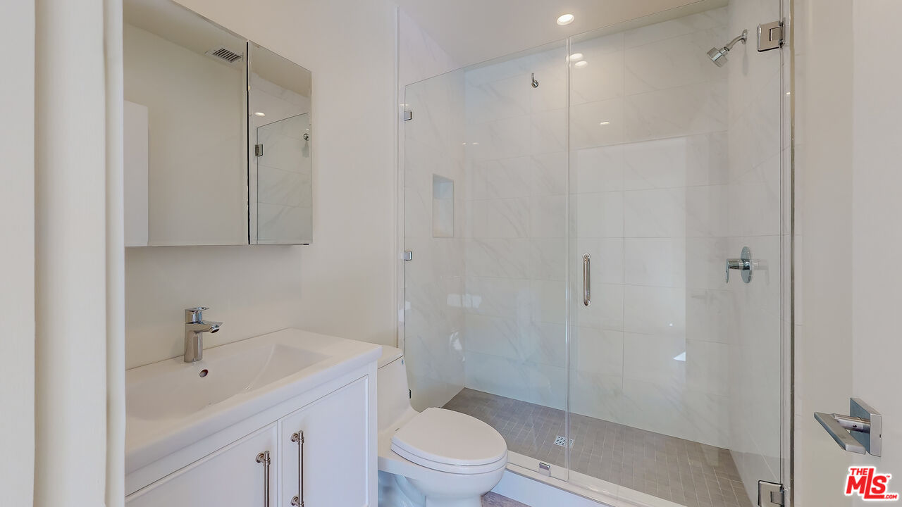 2520 5th St Unit: B
