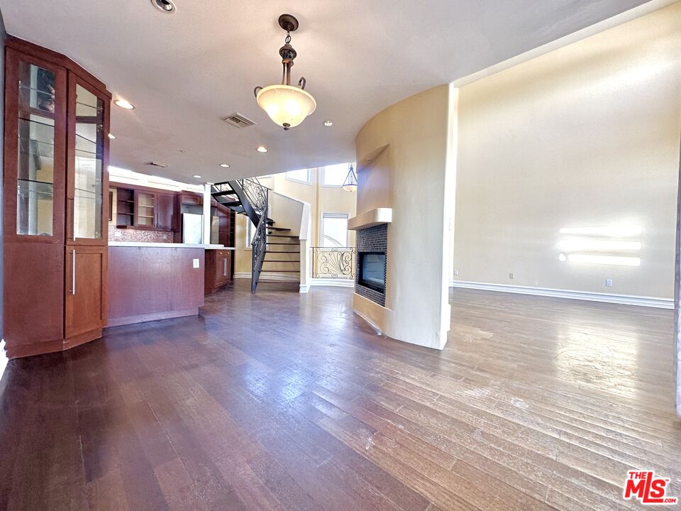 933 15th St Unit: D