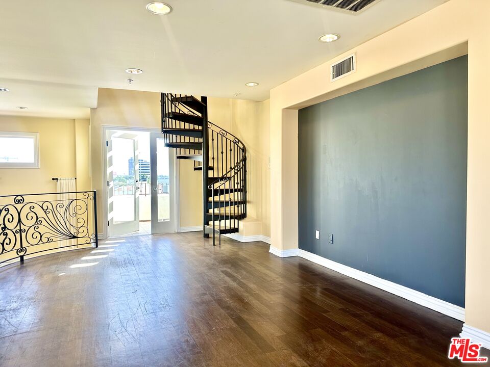 933 15th St Unit: D