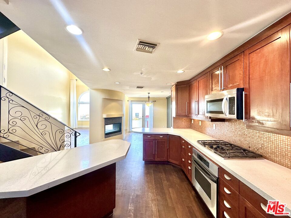 933 15th St Unit: D
