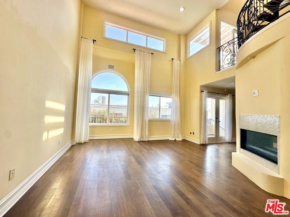 933 15th St Unit: D