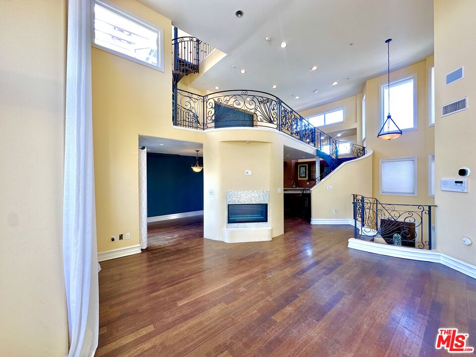 933 15th St Unit: D