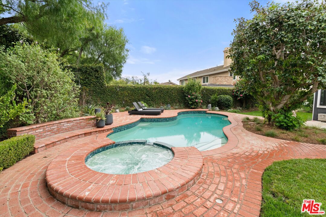 5005 Pathfinder Ave