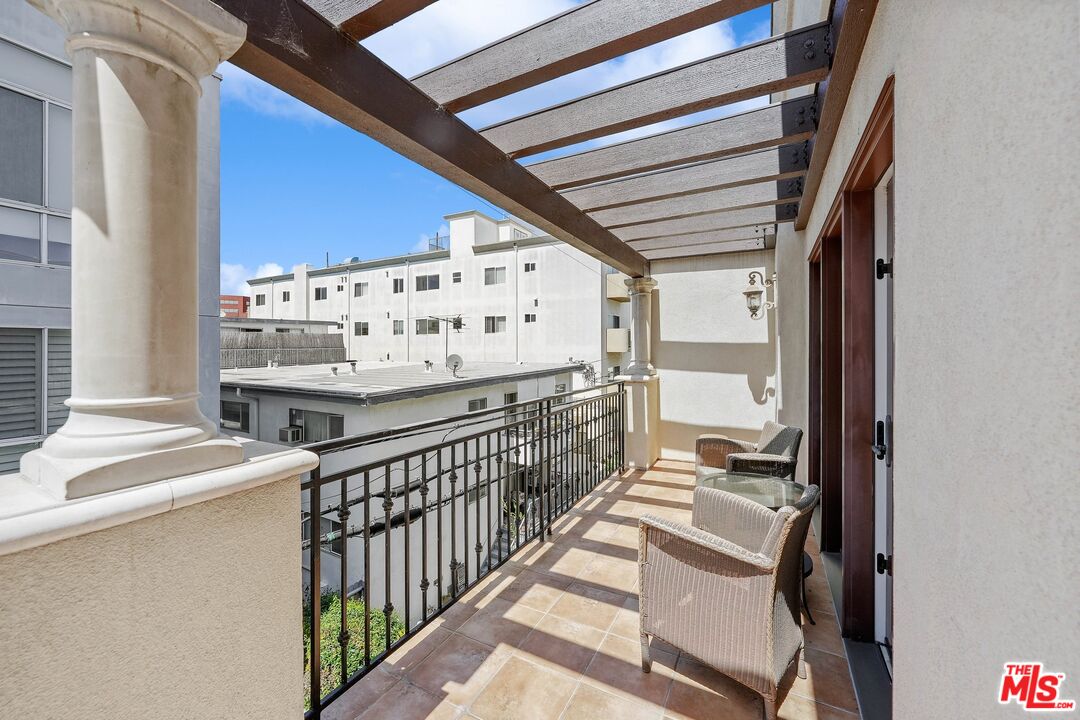 11863 Darlington Ave Unit: PH404