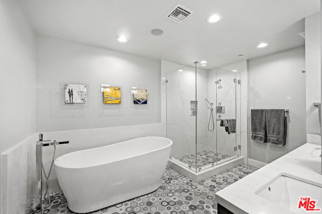 11863 Darlington Ave Unit: PH404
