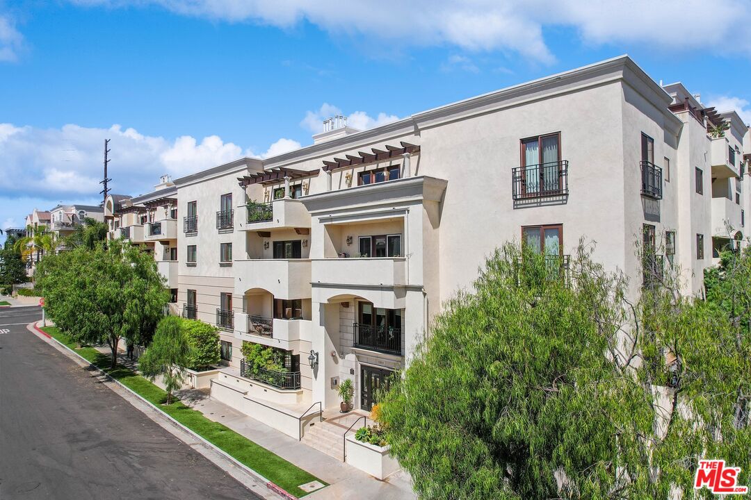11863 Darlington Ave Unit: PH404