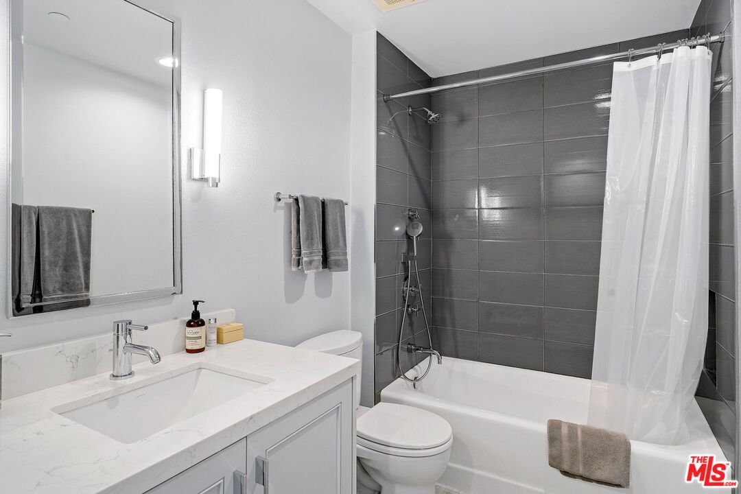 11863 Darlington Ave Unit: PH404