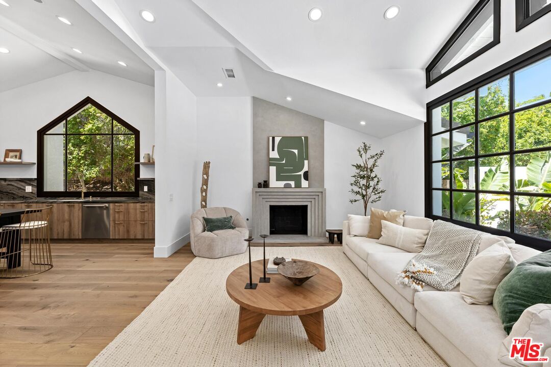10928 Seguro Dr