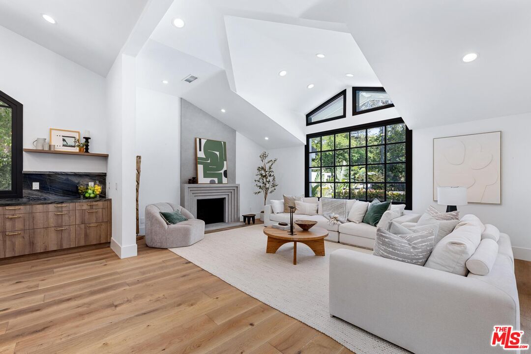 10928 Seguro Dr