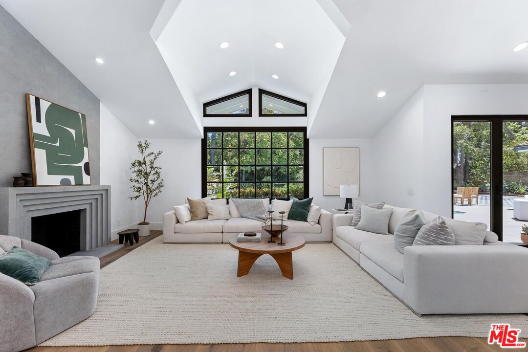 10928 Seguro Dr