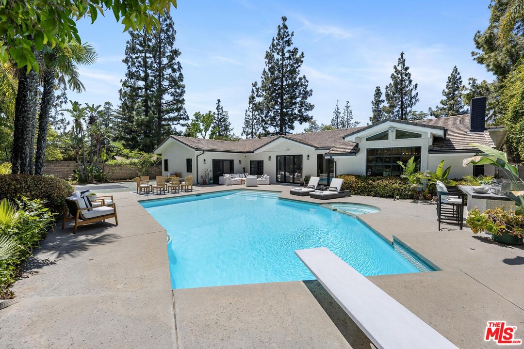 10928 Seguro Dr