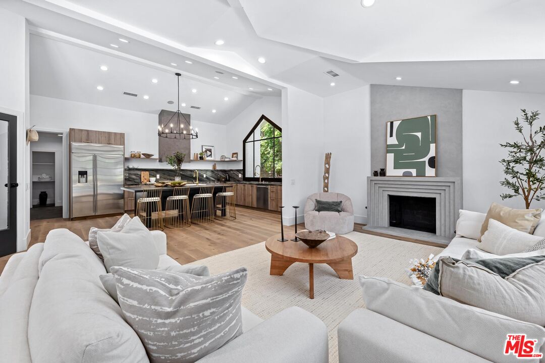 10928 Seguro Dr