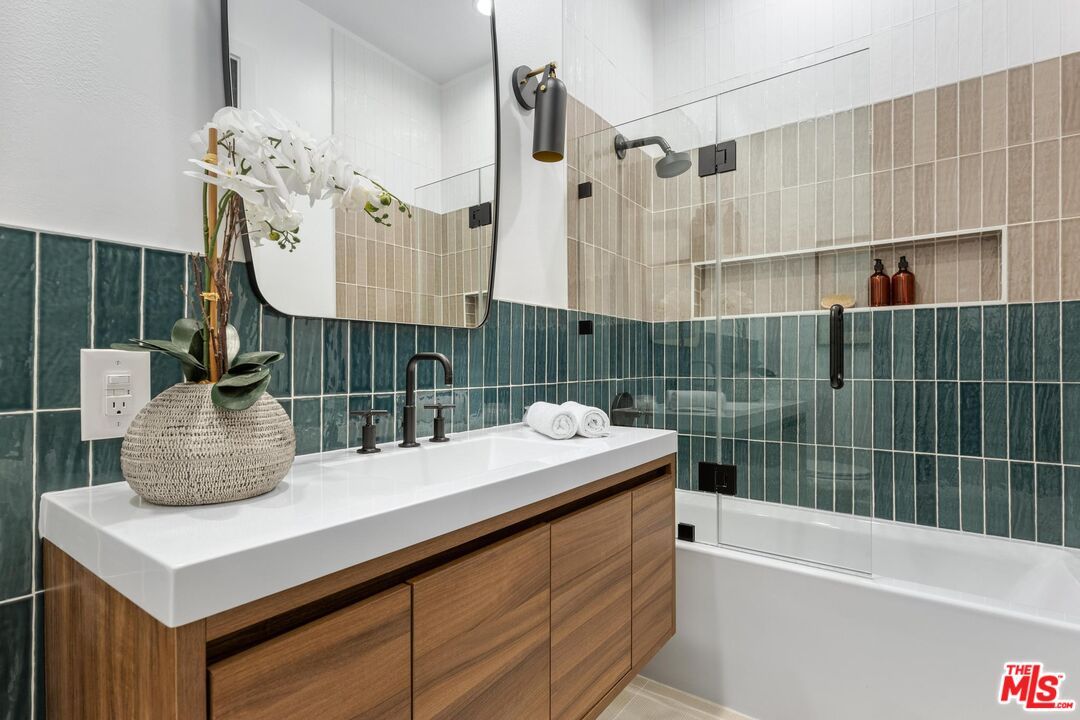 10928 Seguro Dr