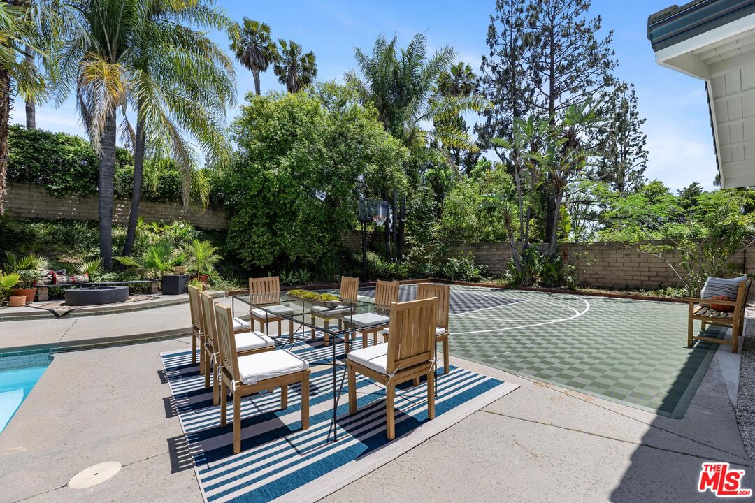 10928 Seguro Dr