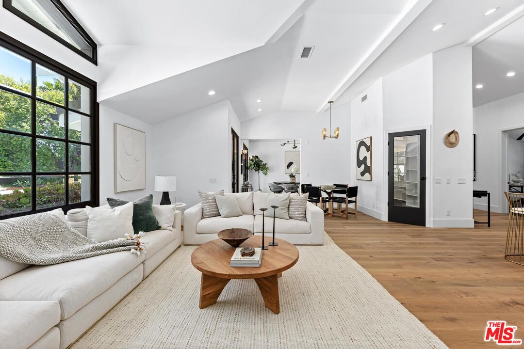 10928 Seguro Dr