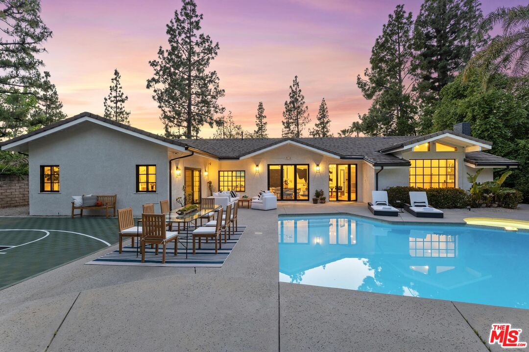 10928 Seguro Dr