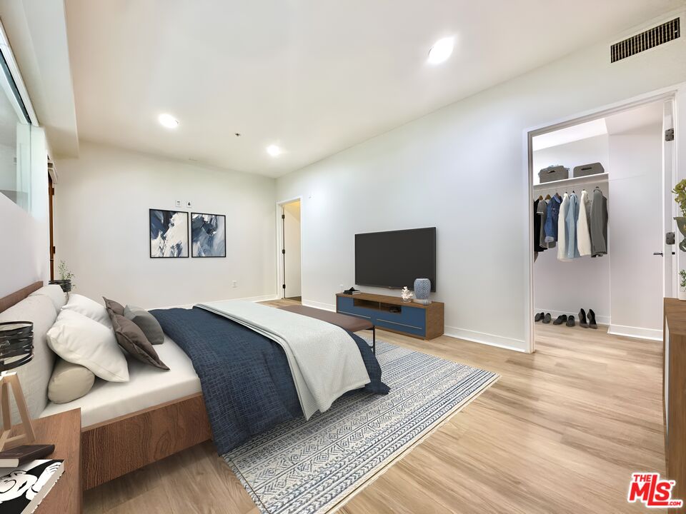 1610 Broadway Unit: 102
