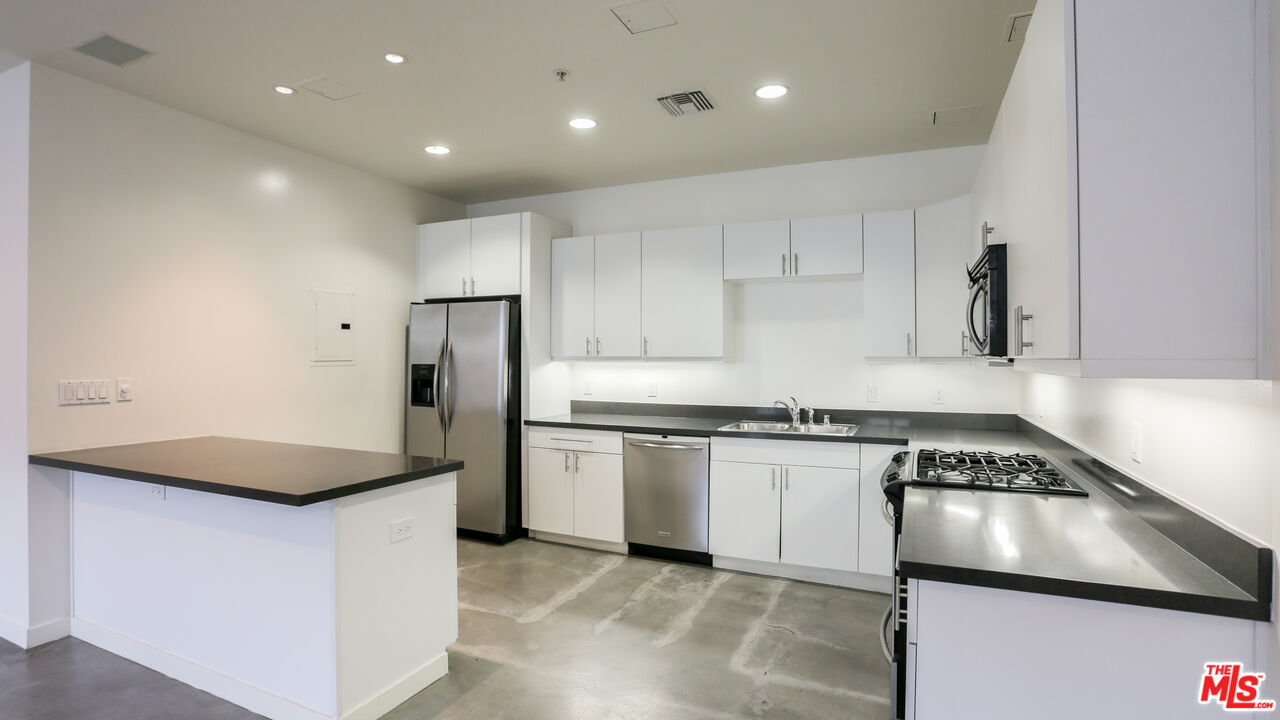 1610 Broadway Unit: 102