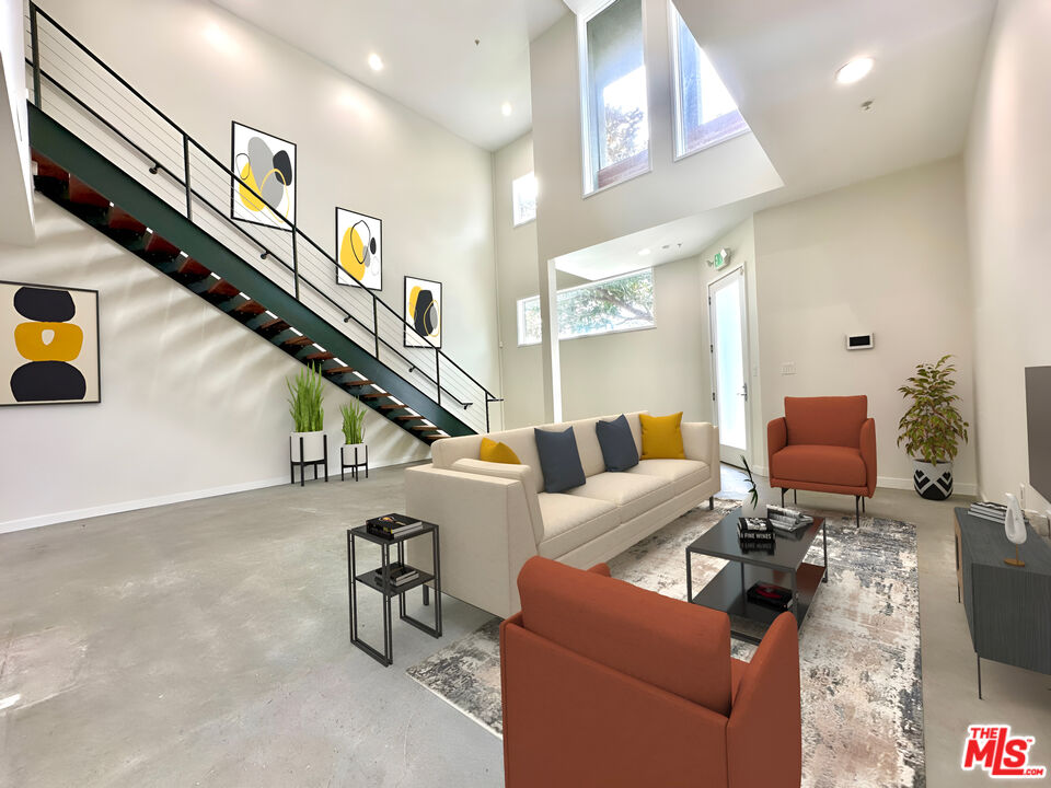 1610 Broadway Unit: 102