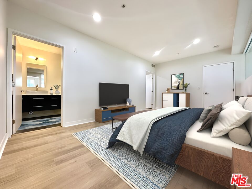 1610 Broadway Unit: 102