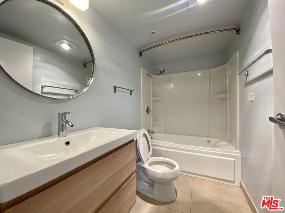 1610 Broadway Unit: #301