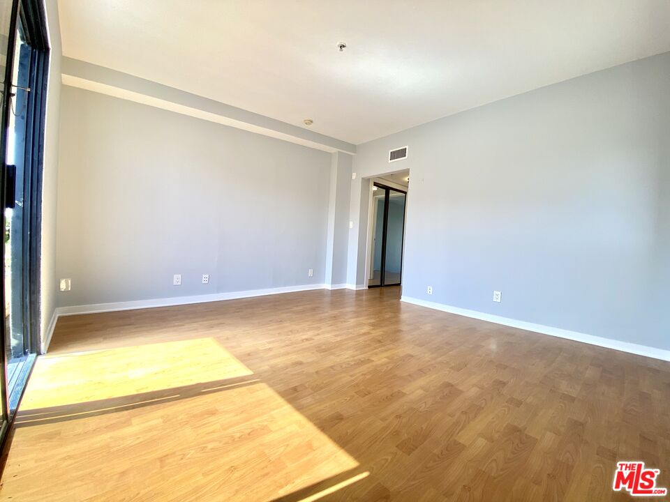 1610 Broadway Unit: #301