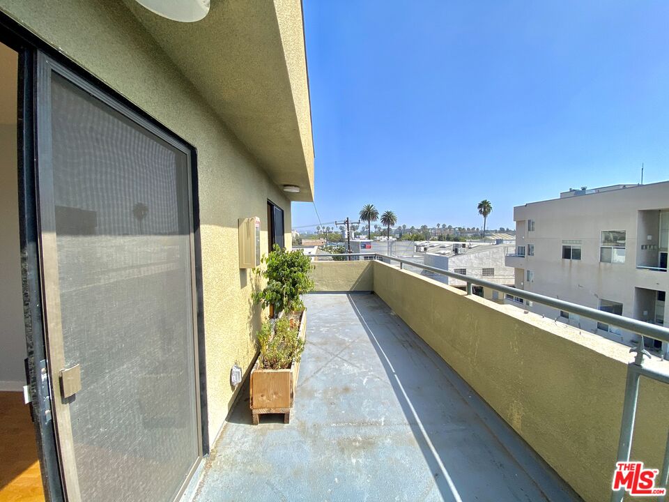 1610 Broadway Unit: #301