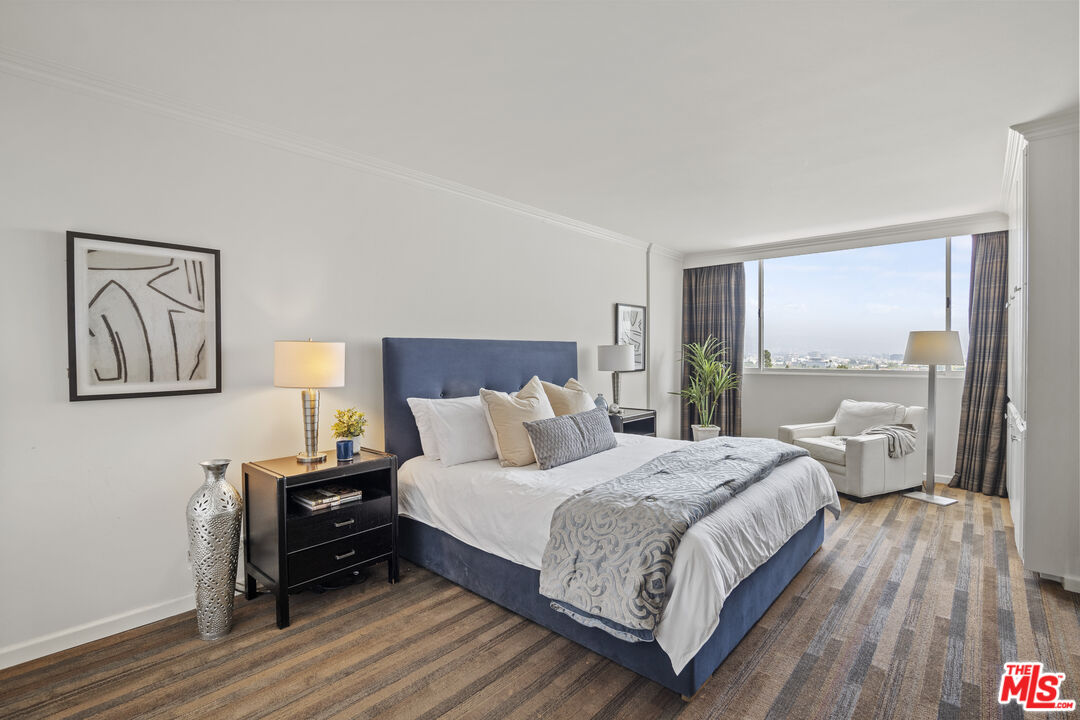 2220 Avenue Of The Stars Unit: 704
