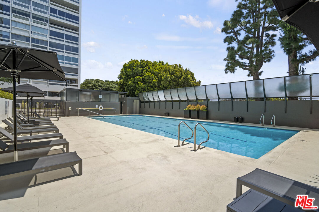 2220 Avenue Of The Stars Unit: 704