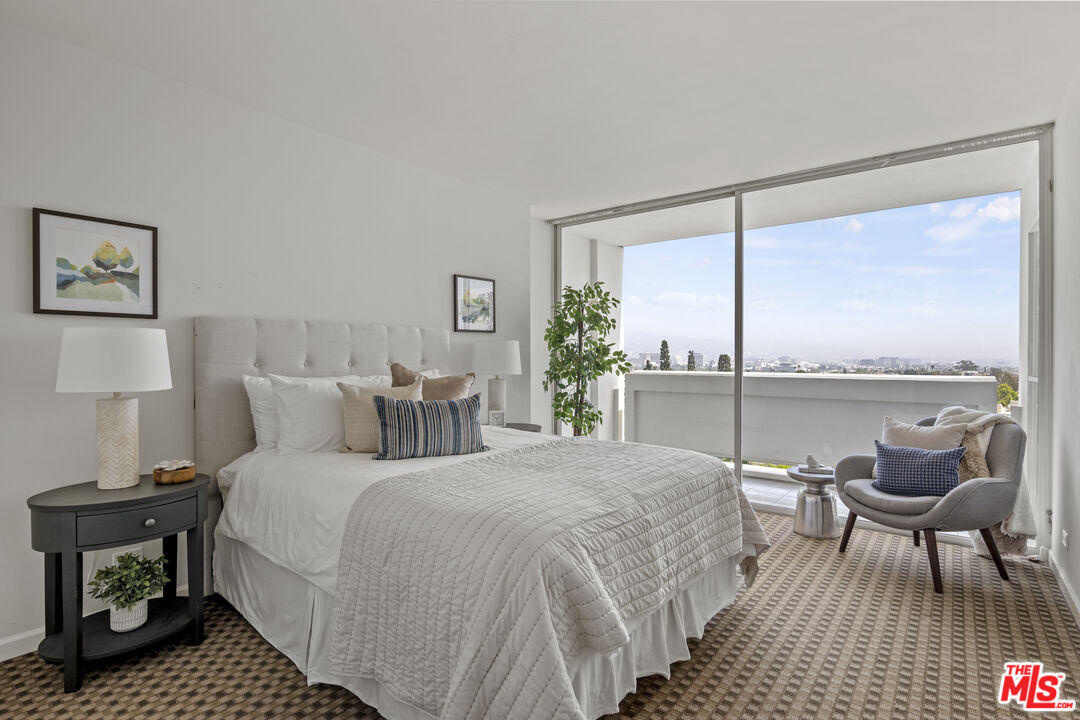 2220 Avenue Of The Stars Unit: 704
