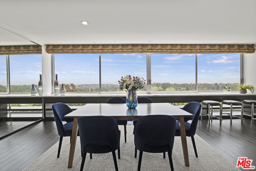 2220 Avenue Of The Stars Unit: 704