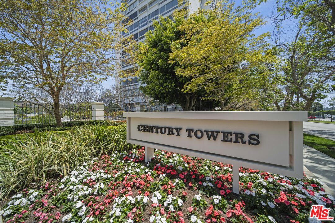 2220 Avenue Of The Stars Unit: 704