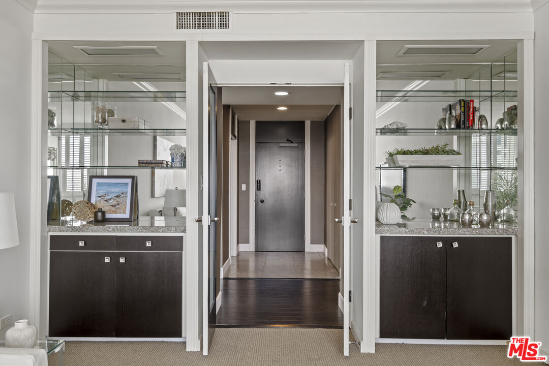 2220 Avenue Of The Stars Unit: 704