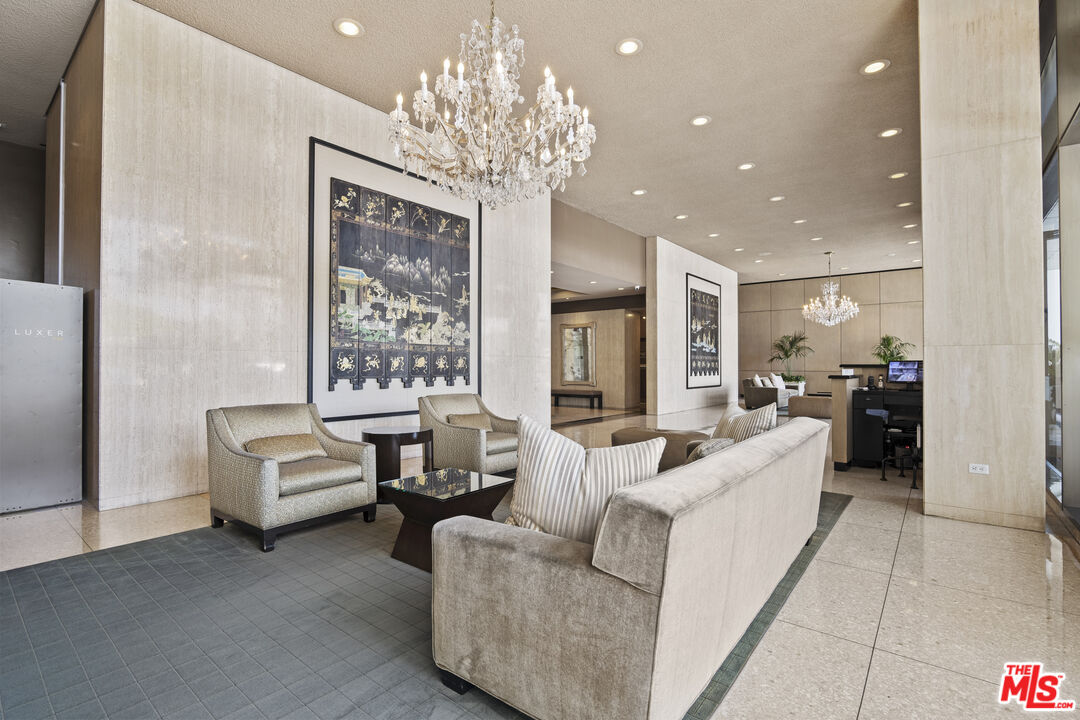 2220 Avenue Of The Stars Unit: 704