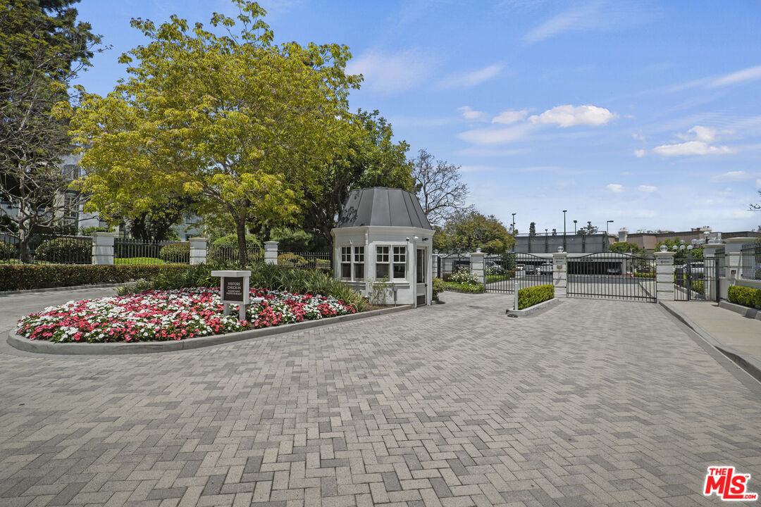 2220 Avenue Of The Stars Unit: 704