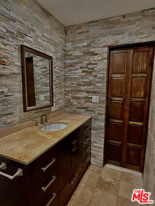 2222 Stanley Hills Dr