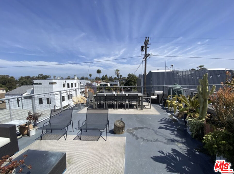 533 Venice Way