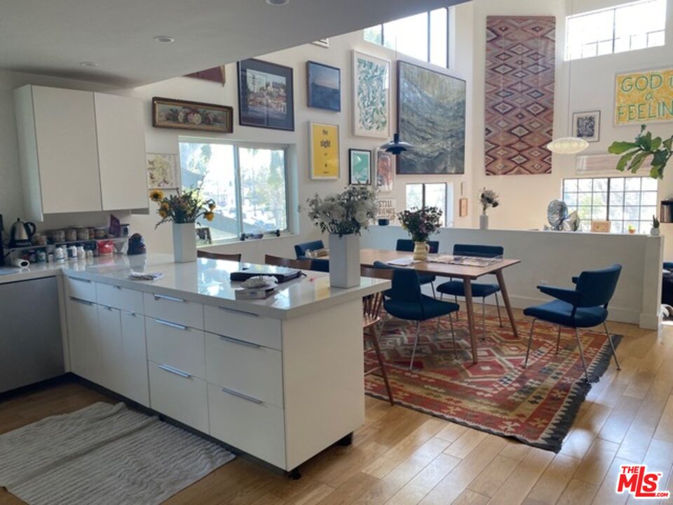 533 Venice Way