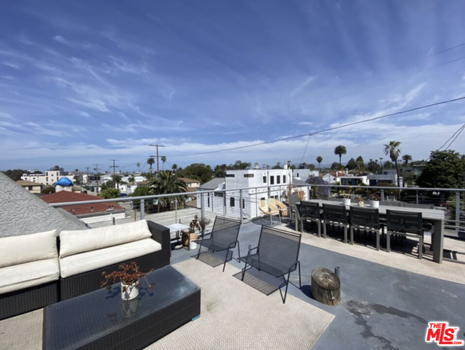 533 Venice Way